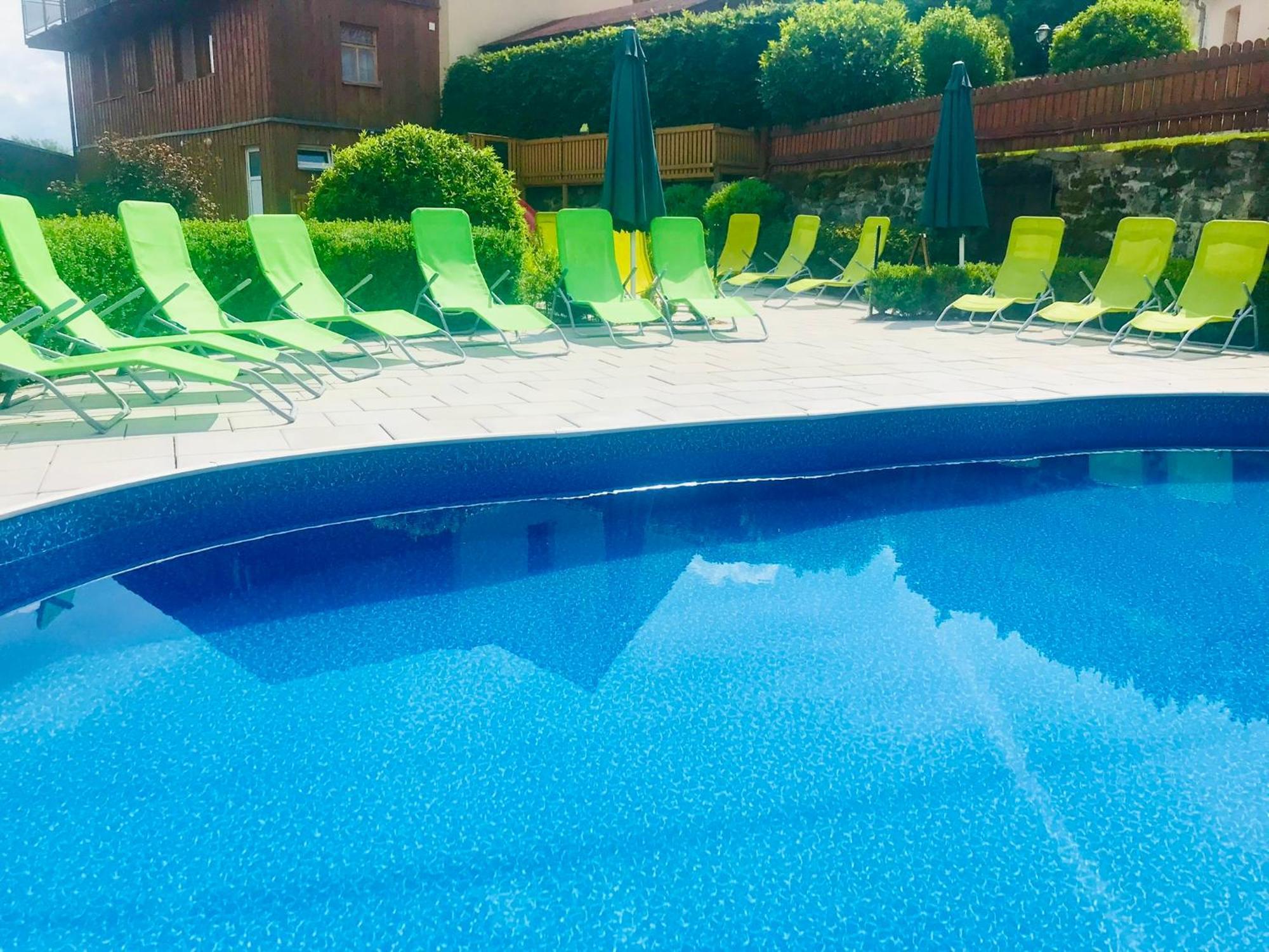 Готель Dvur Stran & Wellness Карлові Вари Екстер'єр фото
