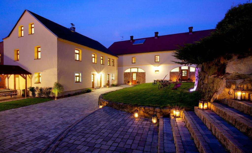 Готель Dvur Stran & Wellness Карлові Вари Екстер'єр фото