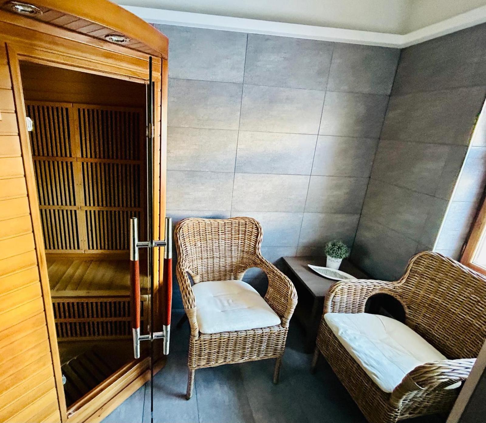 Готель Dvur Stran & Wellness Карлові Вари Екстер'єр фото