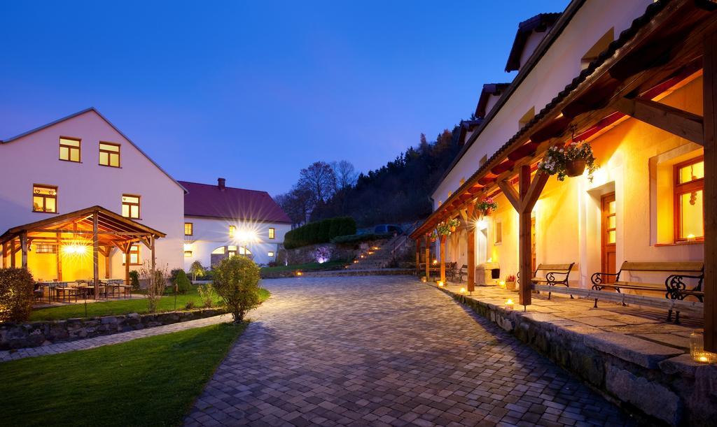 Готель Dvur Stran & Wellness Карлові Вари Екстер'єр фото
