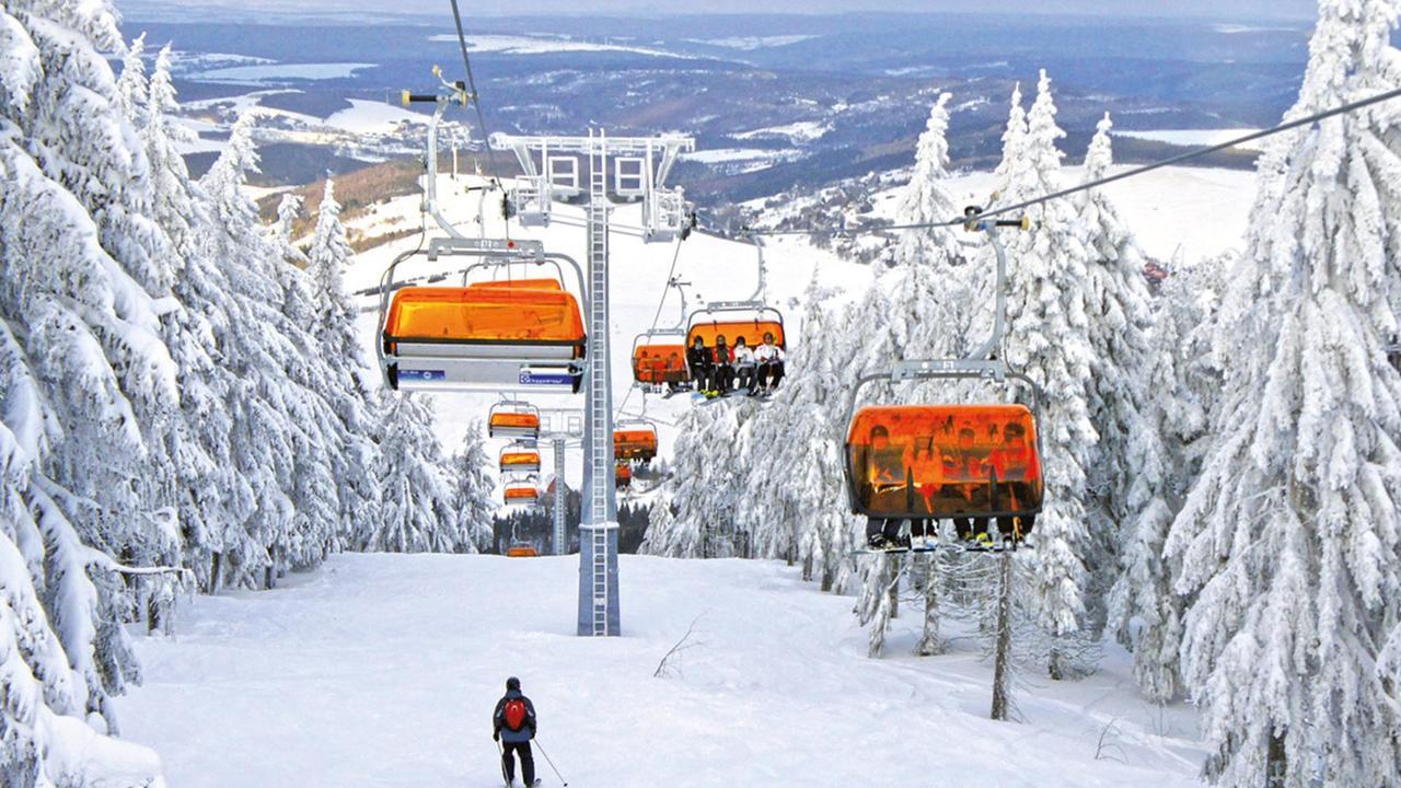 Готель Dvur Stran & Wellness Карлові Вари Екстер'єр фото