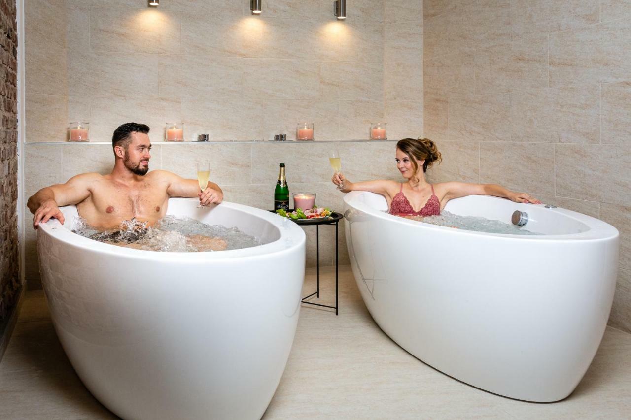 Готель Dvur Stran & Wellness Карлові Вари Екстер'єр фото
